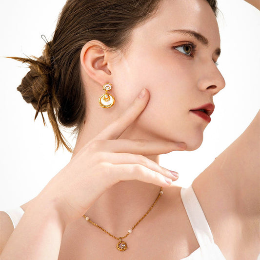 Model wearing vintage gold 925 silver necklace and mother-of-pearl earrings — a quiet expression of refined confidence and timeless charm.