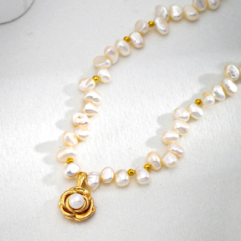 Close-up of the Camellia pendant made of sterling silver, embracing a single pearl at the heart — a poetic symbol of sincere love.